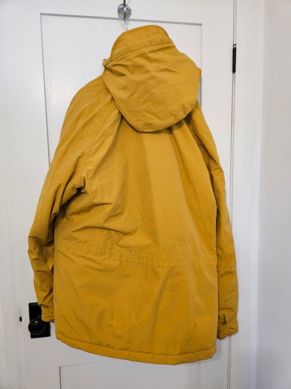 The North Face Winter Men's Jacket and Coat with hood. - Picture 4 of 8